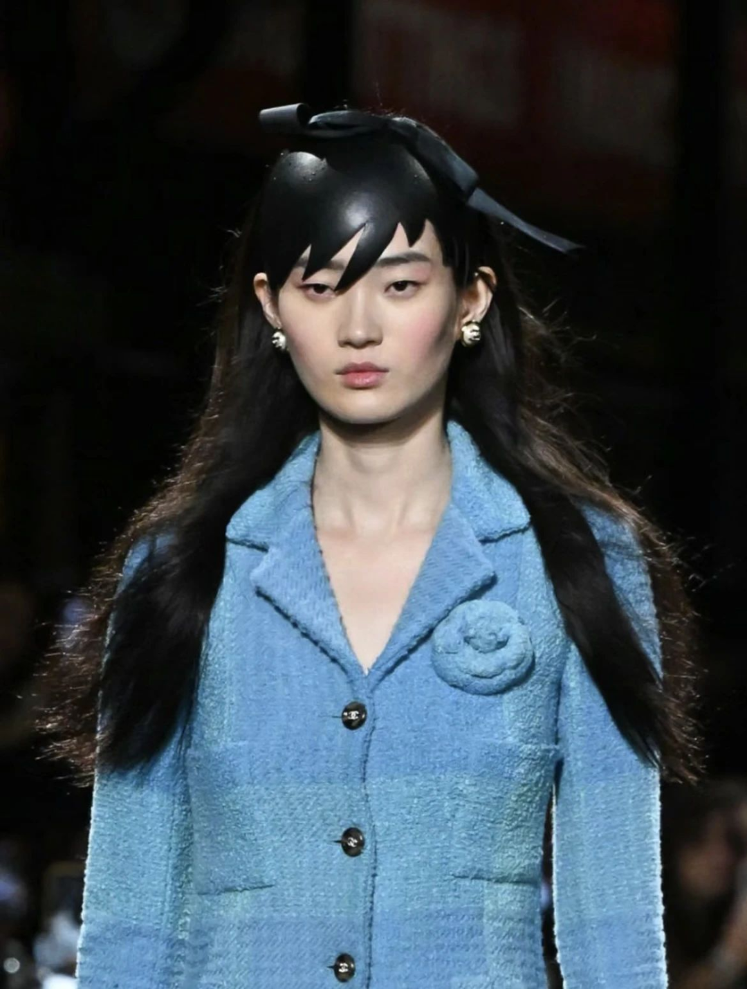 香奈儿真皮假刘海？网友：谁戴笑她一辈子。。 - 广告刺客